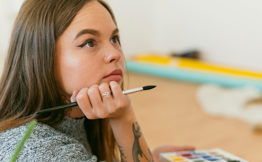 Cum să îți faci un machiaj cu eyeliner colorat