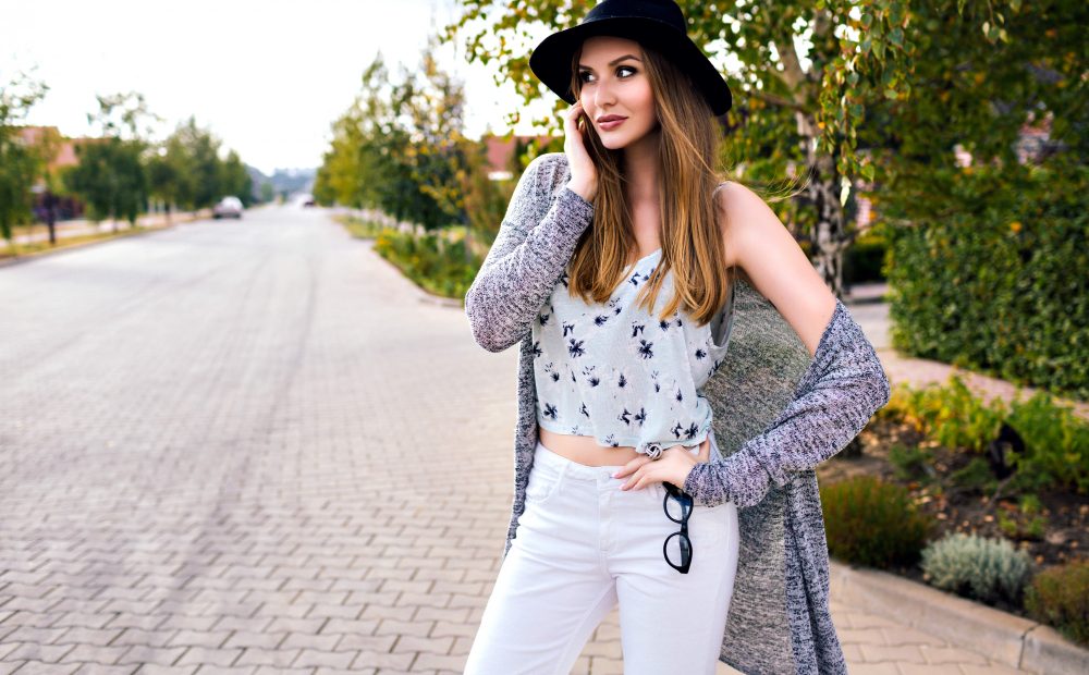 Cum să combini hainele cu accesorii statement pentru un look memorabil