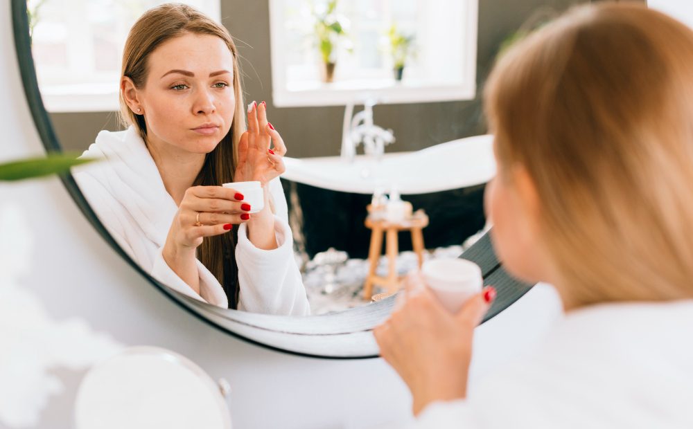 Cum îți protejezi pielea după proceduri cosmetice sau exfoliere