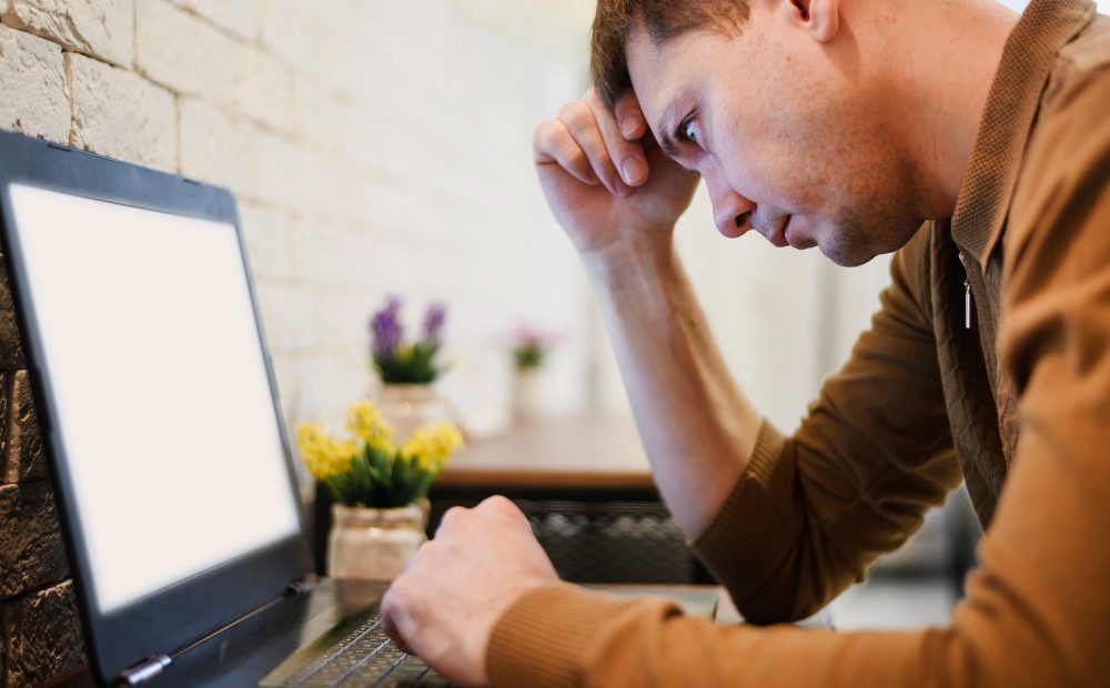 Cum să introduci voluntariatul în programul tău fără să te suprasoliciți