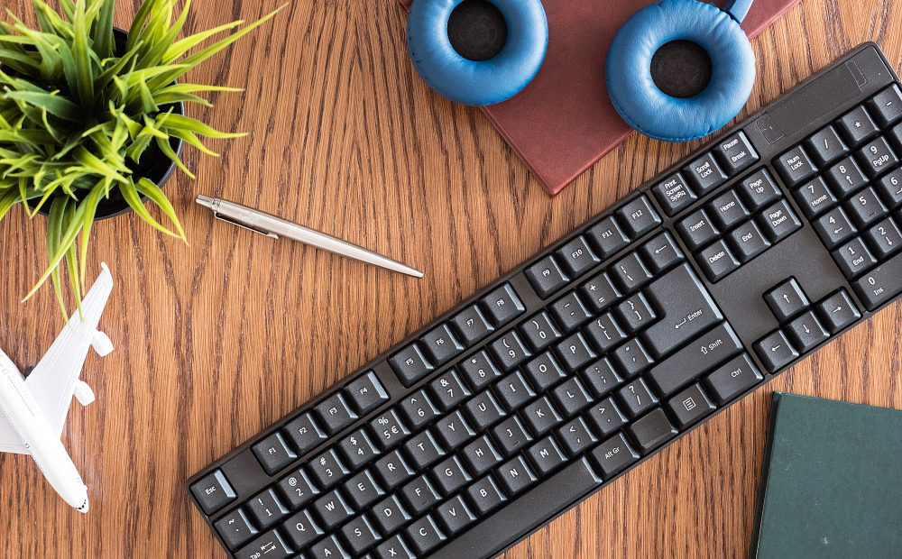Tastatură mecanică sau clasică: ce alegere merită pentru birou