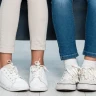 Sneakers în nuanțe neutre: Perechea care se integrează ușor într-o garderobă elegantă